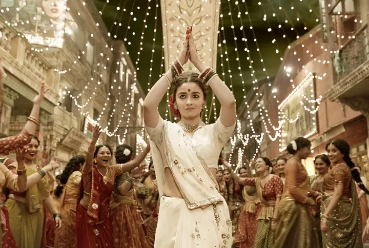 Dholida : Alia Bhatt Steals The Show With Her Garba In The Latest Song From 'Gangubai Kathiawadi'