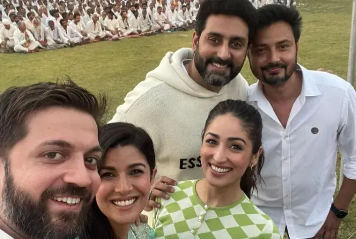 Video: Abhishek Bachchan Holds A Special Screening Of 'Dasvi' For The Inmates Of Agra Central Jail