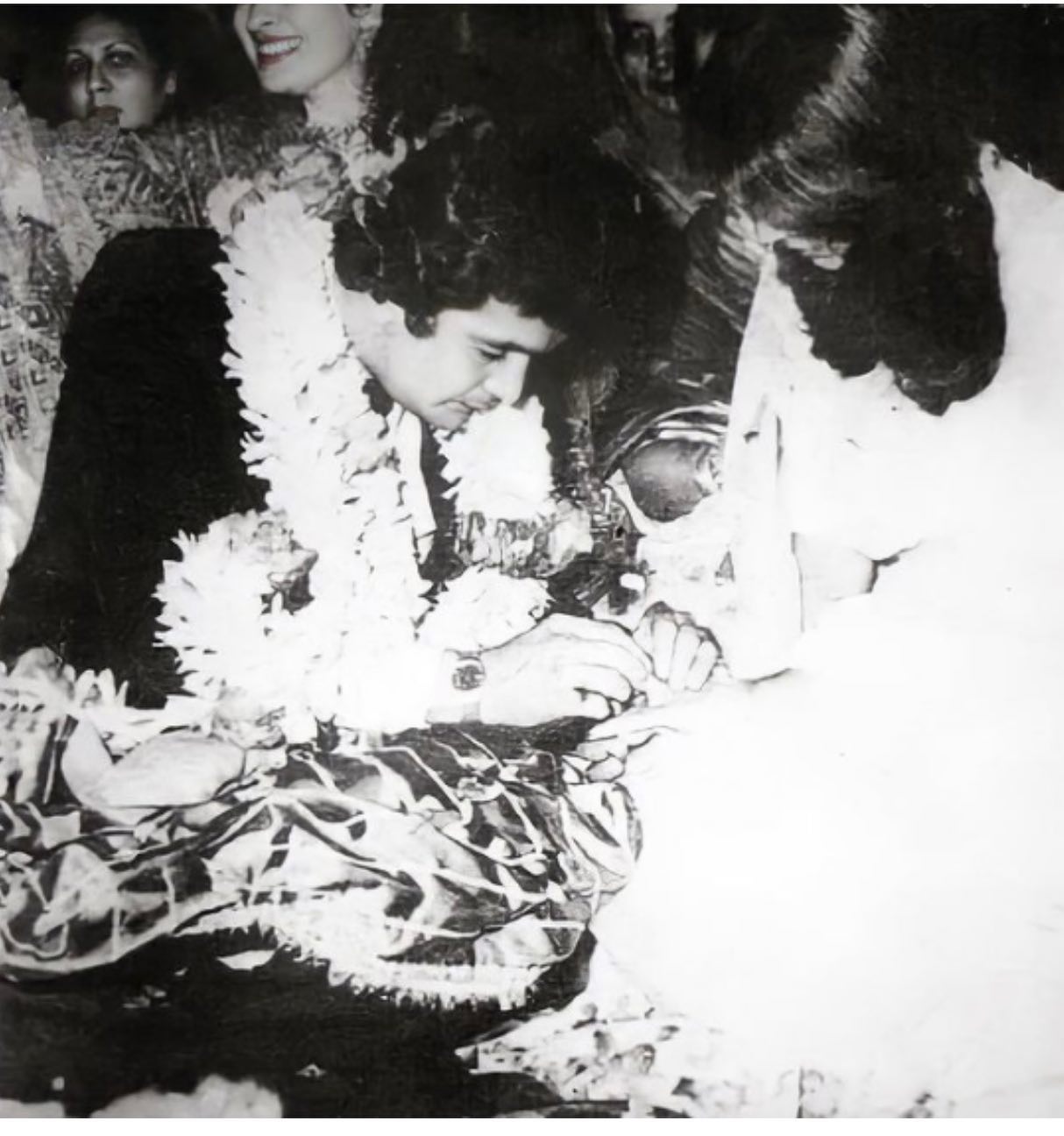 Photo: Ahead Of Ranbir Kapoor & Alia Bhatt's Wedding, Neetu Kapoor Treats Fans To Her Engagement Picture With The Late Rishi Kapoor