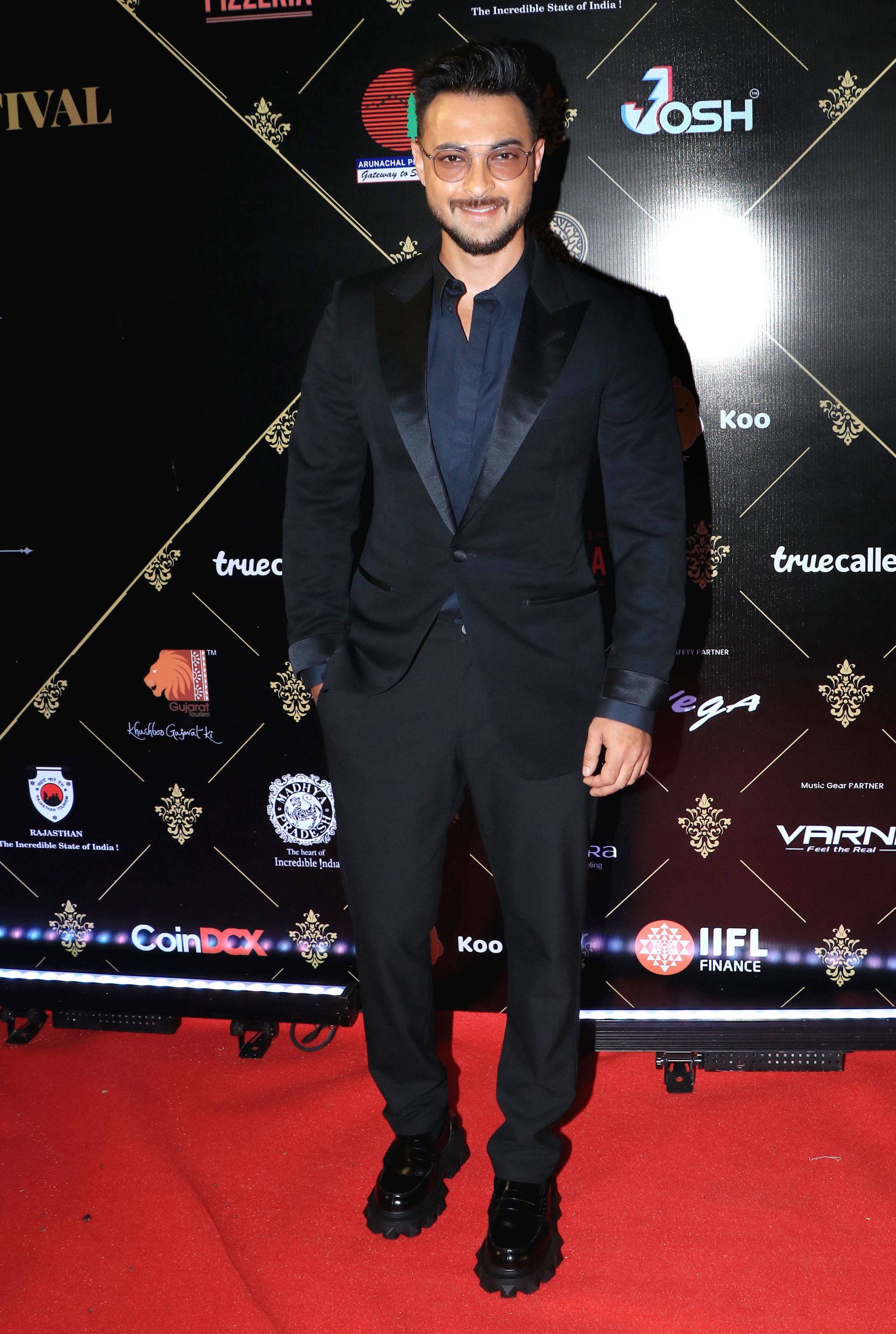Sidharth Malhotra, Kiara Advani, Kriti Sanon & Ranveer Singh Win Big At Dadasaheb Phalke International Film Festival Awards 2022