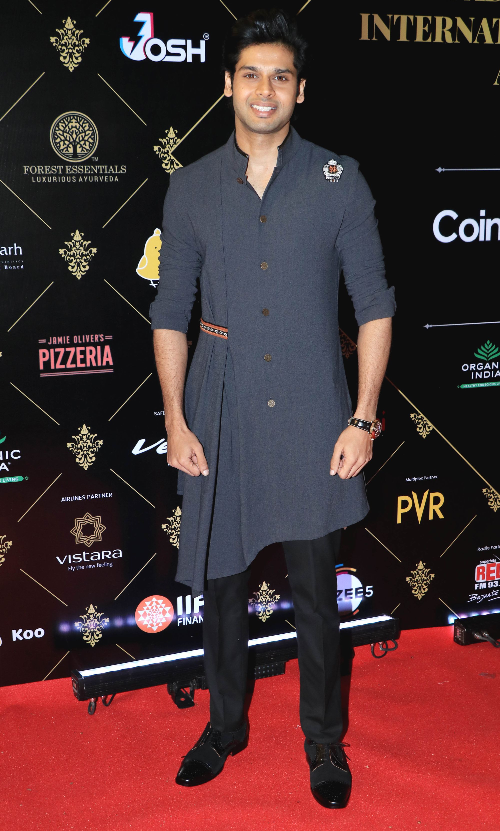 Sidharth Malhotra, Kiara Advani, Kriti Sanon & Ranveer Singh Win Big At Dadasaheb Phalke International Film Festival Awards 2022