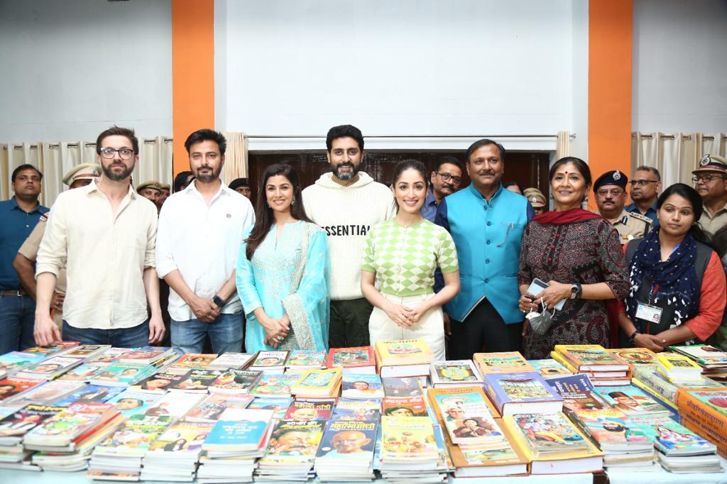 Video: Abhishek Bachchan Holds A Special Screening Of 'Dasvi' For The Inmates Of Agra Central Jail