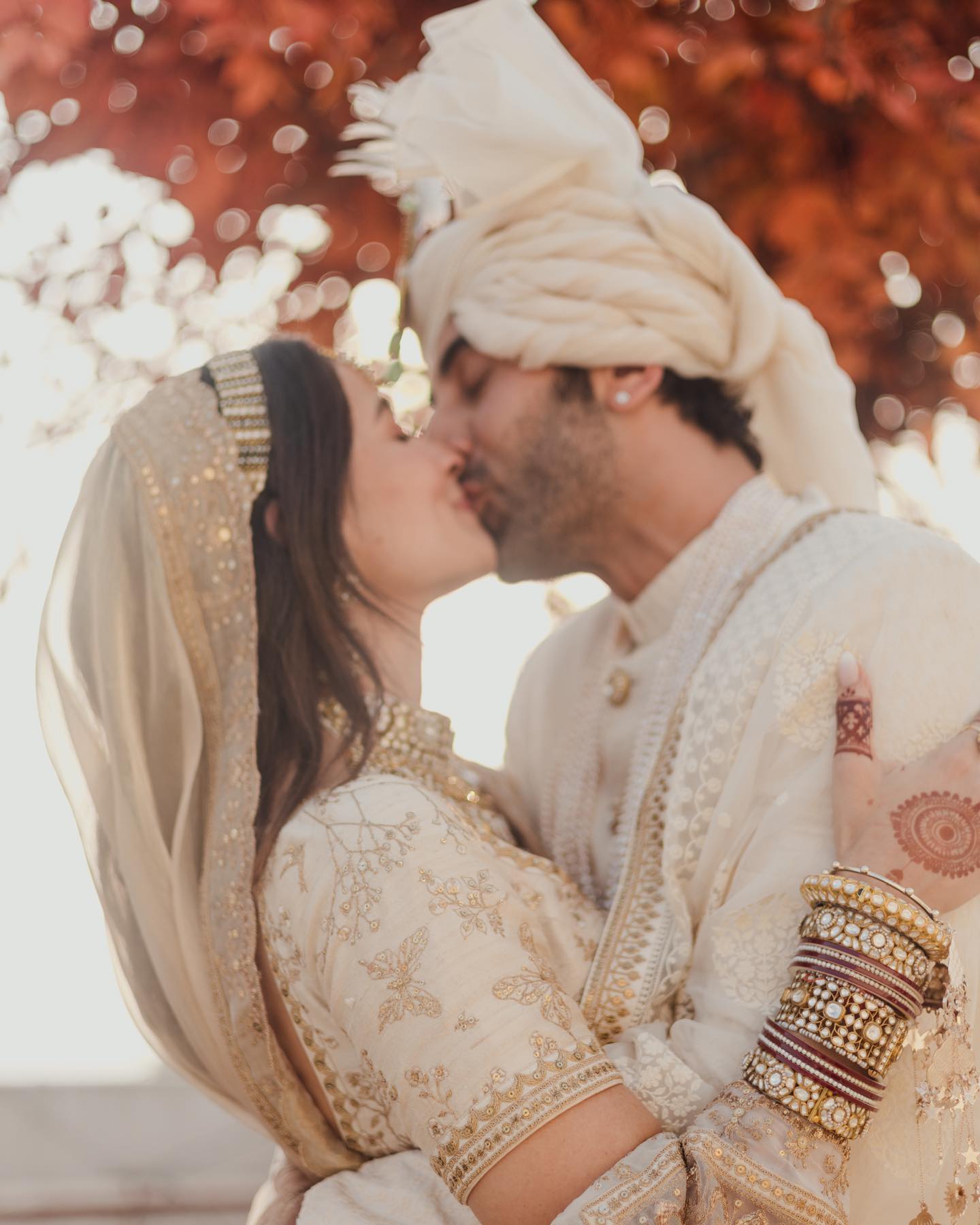Photos: Ranbir Kapoor & Alia Bhatt's First Pictures As Husband & Wife Are What Dreams Are Made Of