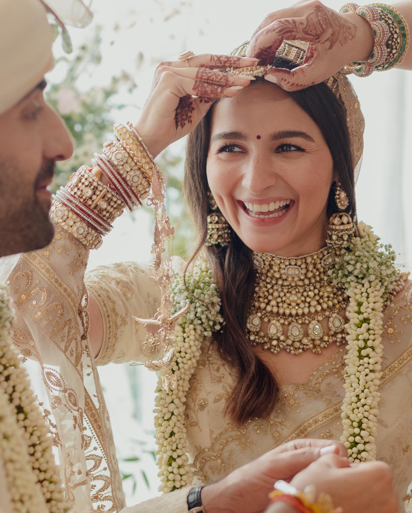Photos: Ranbir Kapoor & Alia Bhatt's First Pictures As Husband & Wife Are What Dreams Are Made Of